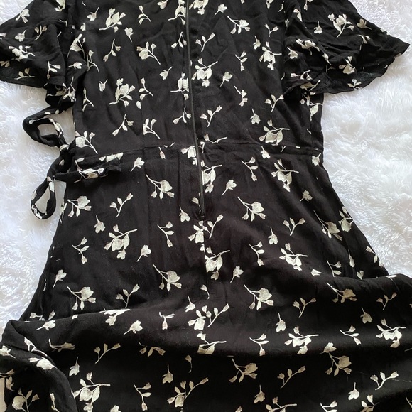 Black and white floral Target dress - Picture 1 of 2